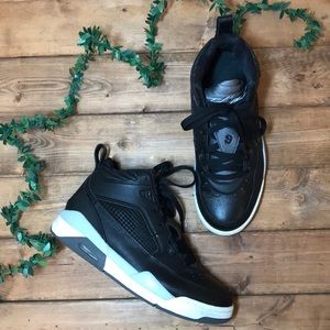 Nike Air Jordan’s Flight Boys size 5.5